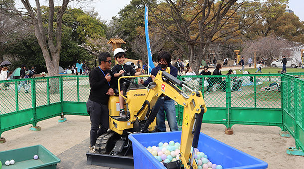 福岡城さくらまつりで「ミニショベルカー操作体験ブース」を出展